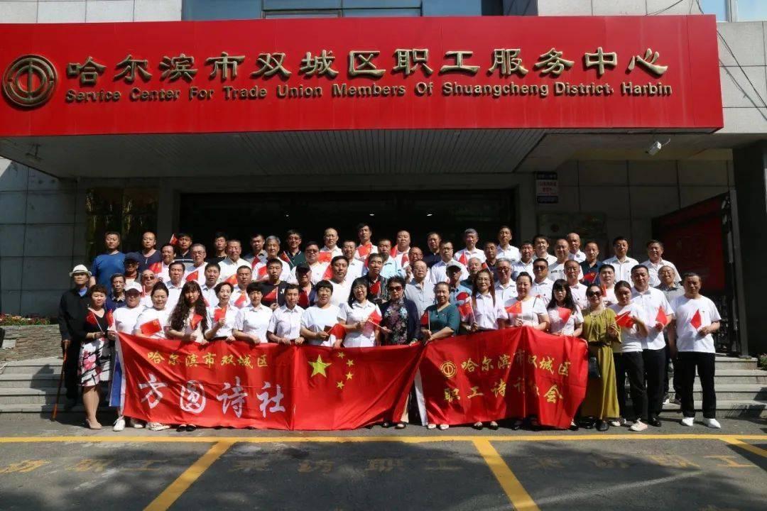 一个人逛街、旅游，很奇怪吗？游戏画面